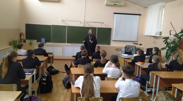 Настоятель Свято-Никольского храма принял участие в занятиях Классического лицея №1&raquo; и Школы №64 г. Ростова-на-Дону